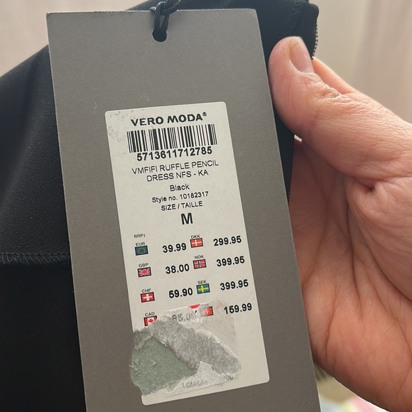 Stunning black cocktail dress from Vero Moda NWT! - Picture 4 of 4